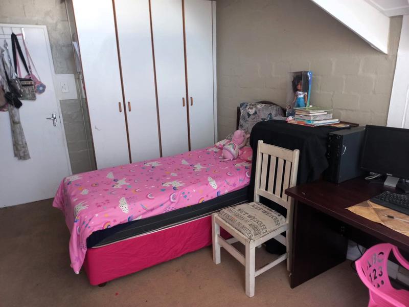 4 Bedroom Property for Sale in Guldenland Western Cape